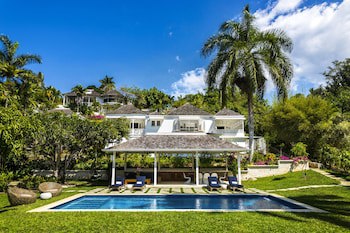 Round Hill Hotel And Villas