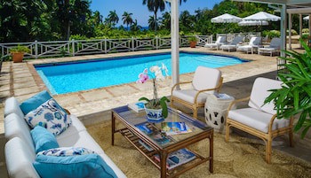 Round Hill Hotel And Villas