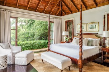 Round Hill Hotel And Villas