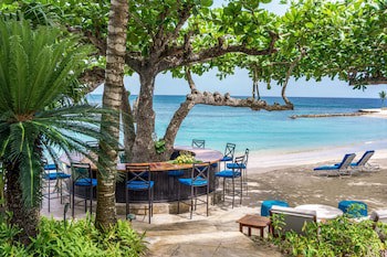 Round Hill Hotel And Villas
