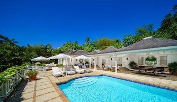 Round Hill Hotel And Villas