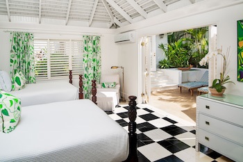 Round Hill Hotel And Villas