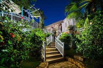 Round Hill Hotel And Villas