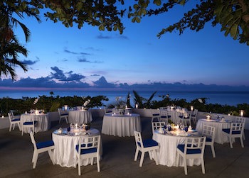 Round Hill Hotel And Villas