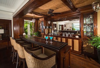 Round Hill Hotel And Villas
