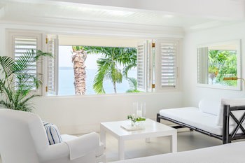Round Hill Hotel And Villas