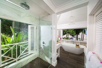 Round Hill Hotel And Villas