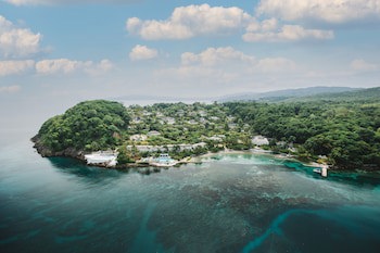 Round Hill Hotel And Villas