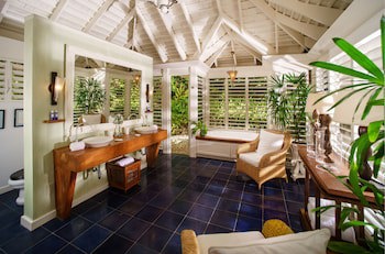 Round Hill Hotel And Villas