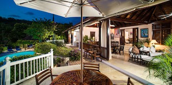 Round Hill Hotel And Villas