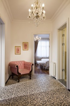 Hotel Sari Konak