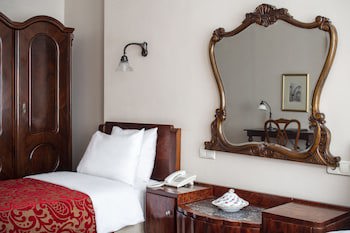 Hotel Sari Konak