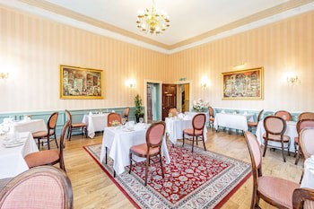 Best Western Limpley Stoke Hotel