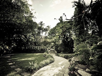 Graycliff Hotel And Restaurant