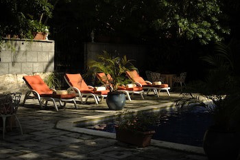 Graycliff Hotel And Restaurant