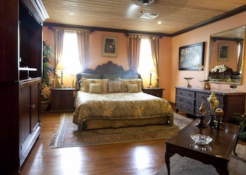 Graycliff Hotel And Restaurant
