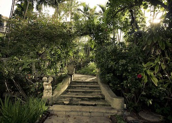 Graycliff Hotel And Restaurant