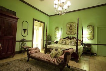 Graycliff Hotel And Restaurant