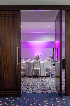 Argenta Tower Hotel & Suites