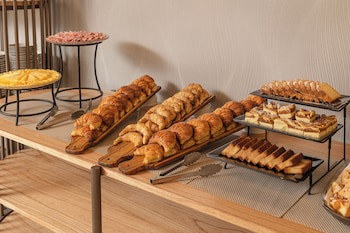 Argenta Tower Hotel & Suites