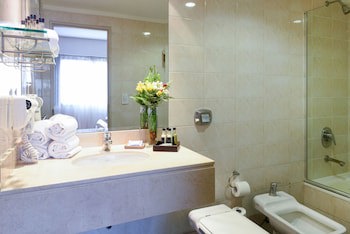 Argenta Tower Hotel & Suites
