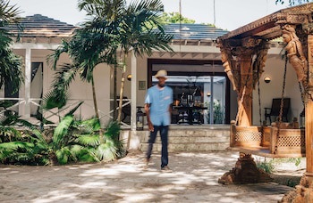 Pink Sands Resort