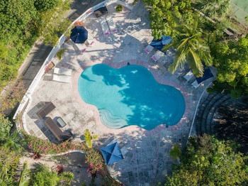 Pink Sands Resort