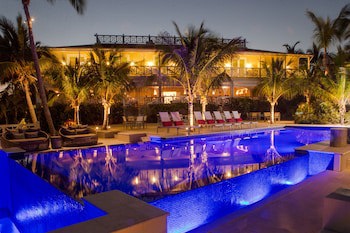 Coral Sands Inn & Cottages
