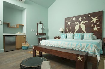 Coral Sands Inn & Cottages