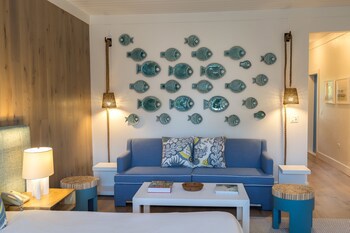 Coral Sands Inn & Cottages