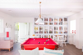 Coral Sands Inn & Cottages