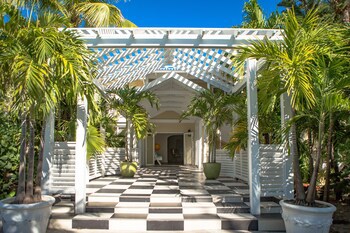 Coral Sands Inn & Cottages