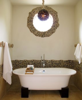 Coral Sands Inn & Cottages