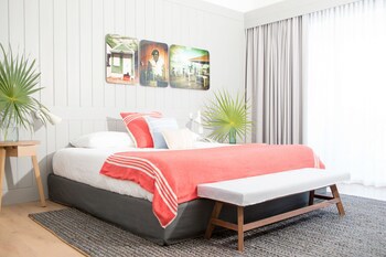 Coral Sands Inn & Cottages