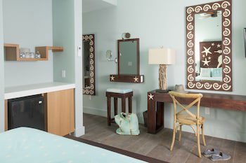 Coral Sands Inn & Cottages
