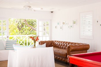 Coral Sands Inn & Cottages