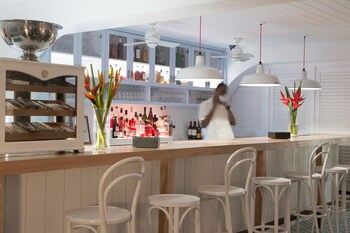 Coral Sands Inn & Cottages