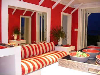 Coral Sands Inn & Cottages