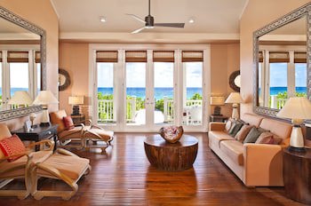 Coral Sands Inn & Cottages