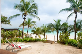 Coral Sands Inn & Cottages