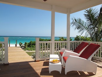 Coral Sands Inn & Cottages