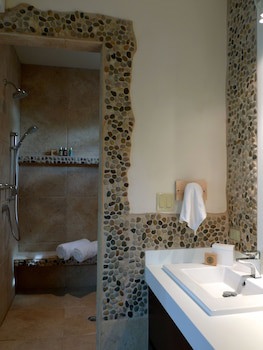 Coral Sands Inn & Cottages