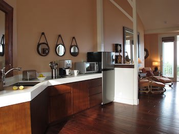 Coral Sands Inn & Cottages