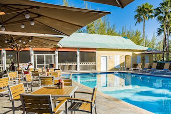 Sunshine Suites Resort