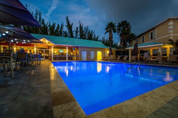 Sunshine Suites Resort