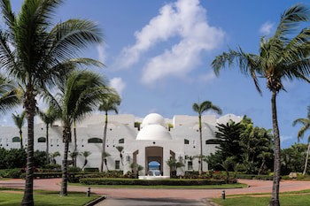 Aurora Anguilla Resort & Golf Club