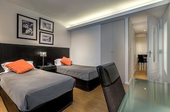 Broadway Hotel & Suites