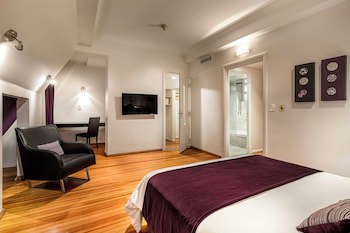 Broadway Hotel & Suites