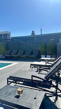 Broadway Hotel & Suites