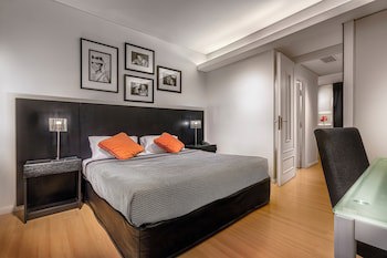 Broadway Hotel & Suites